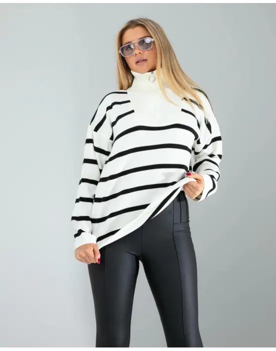 Omarı Şık Çizgili Dik Yaka Triko Kazak