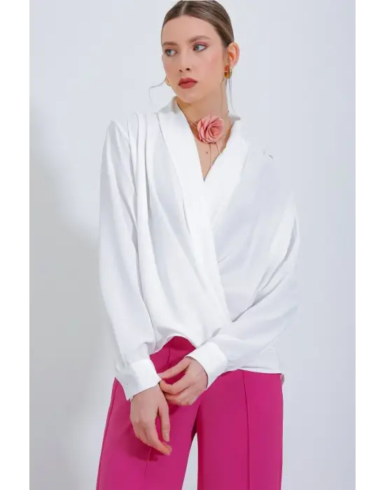 Beyaz Kruvaze Yaka Dökümlü Saten Bluz 0492