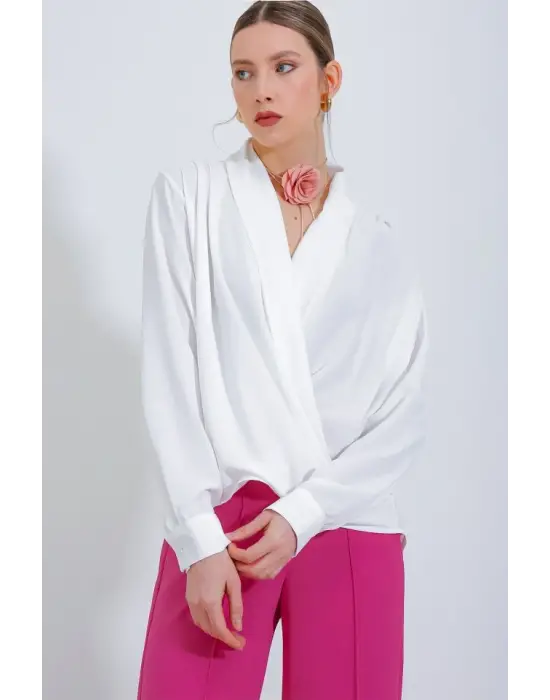 Beyaz Kruvaze Yaka Dökümlü Saten Bluz 0492