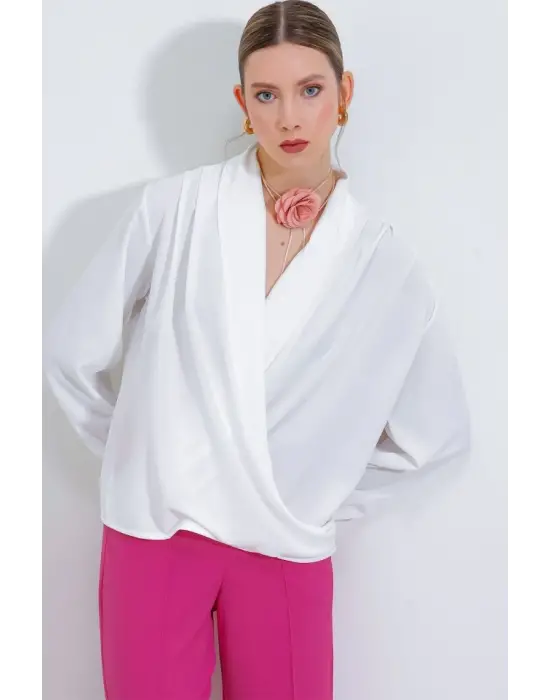 Beyaz Kruvaze Yaka Dökümlü Saten Bluz 0492