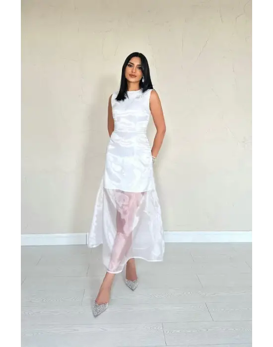 Omarı Organze Detaylı Beyaz Atlas Elbise