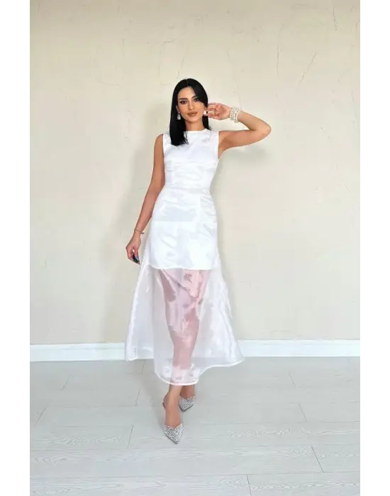 Omarı Organze Detaylı Beyaz Atlas Elbise