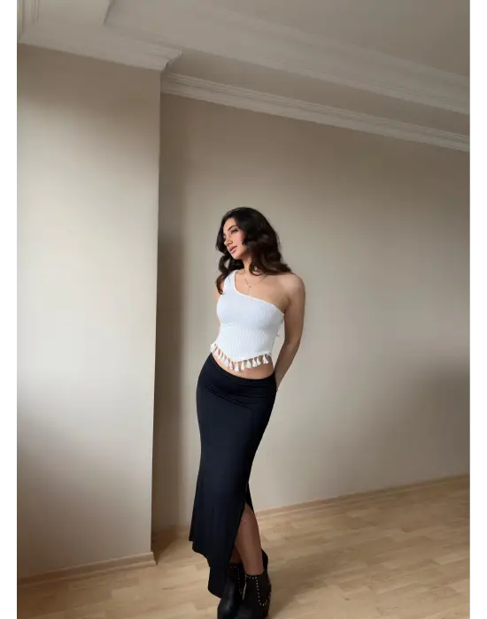 Omarı Püskül Detaylı Beyaz Bluz