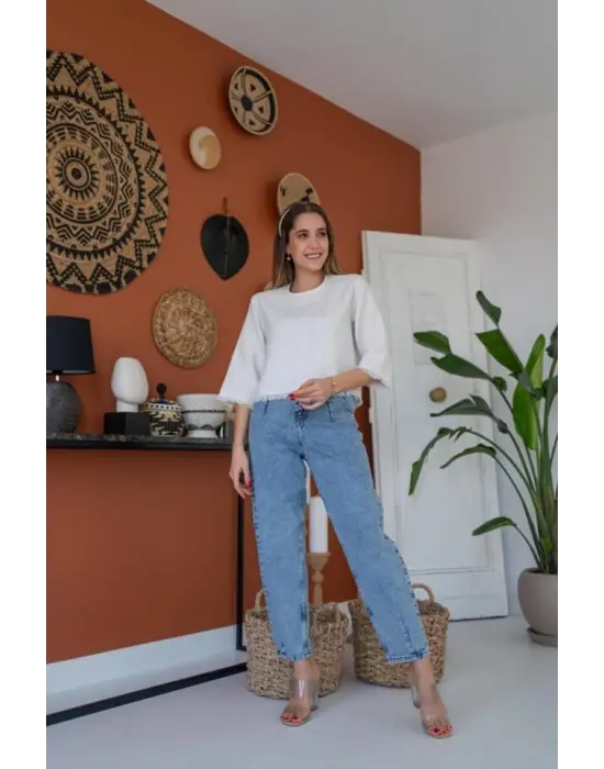 Beyaz Püskül Detaylı Bluz