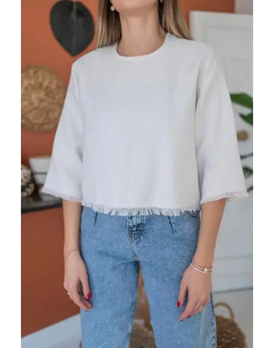 Beyaz Püskül Detaylı Bluz
