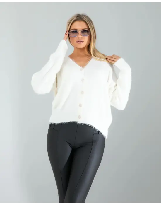 Omarı Yumuşak Dokulu Beyaz Triko Hırka