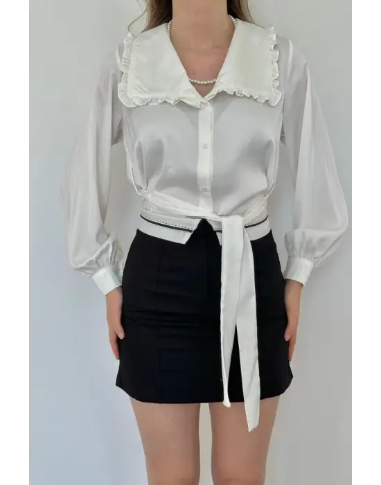 Omarı Etkileyici Beyaz Fırfırlı Saten Gömlek