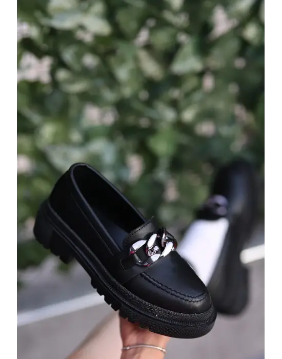 Stil Sahibi Siyah Ayakkabı