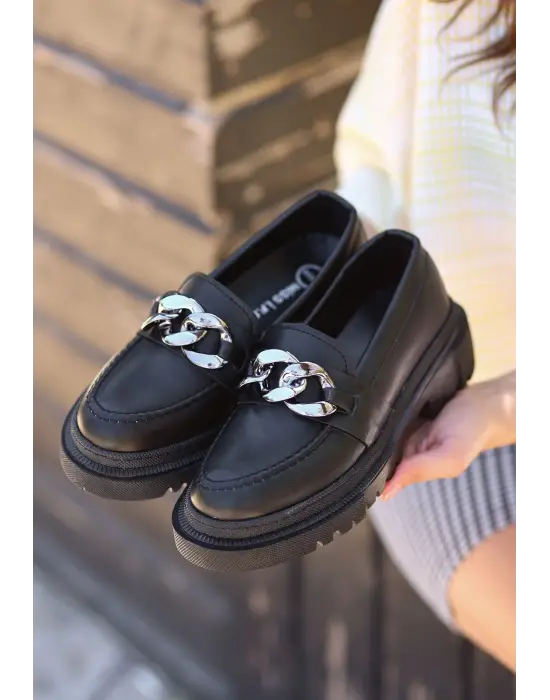 Stil Sahibi Siyah Ayakkabı