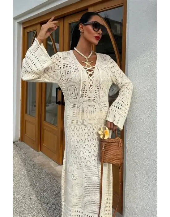 Omarı Zarif Detaylarıyla Dikkat Çeken Elbise