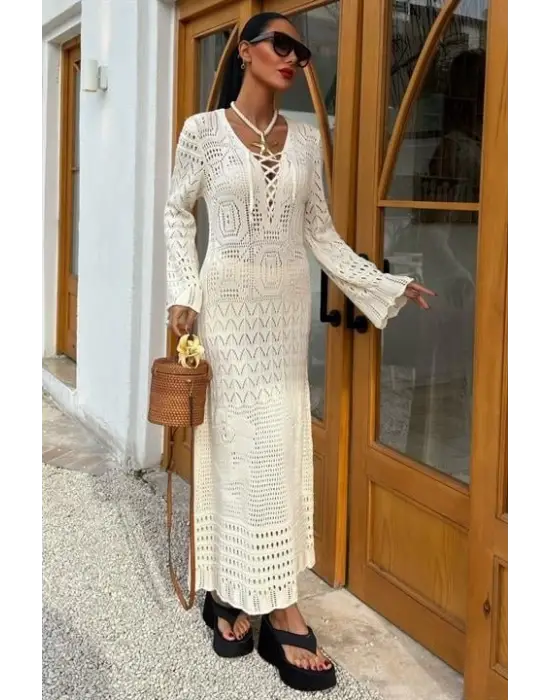 Omarı Zarif Detaylarıyla Dikkat Çeken Elbise