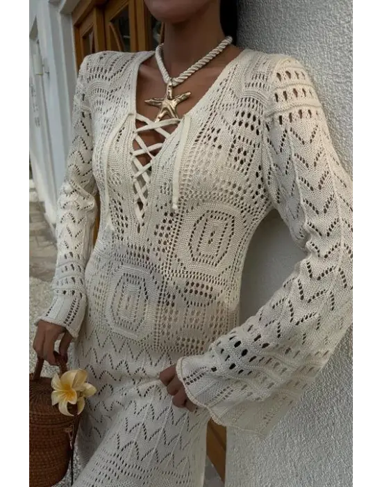 Omarı Zarif Detaylarıyla Dikkat Çeken Elbise