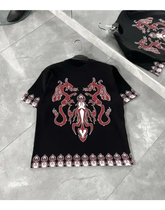 Omarı Rahat ve Trendy Baskılı Oversize T-Shirt - Siyah