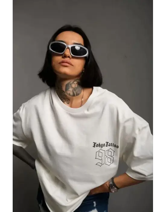 Omarı Baskılı Oversize Beyaz Bisiklet Yaka T-Shirt