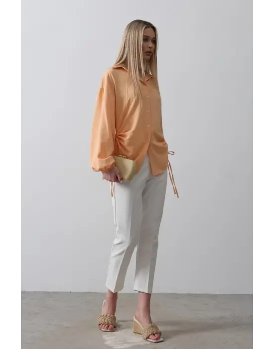 Omarı Taze ve Zarif Biye Detayıyla Gömlek