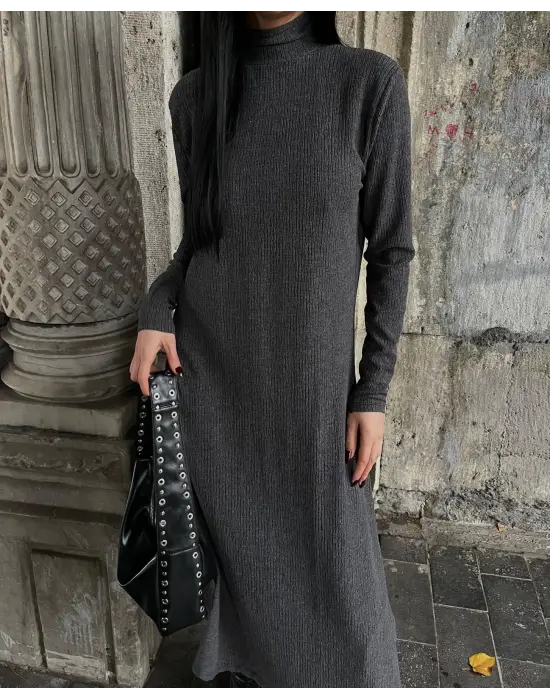 Boğazlı kalın bürümcük uzun elbise siyah