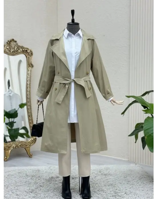 Omarı Detaylı Kemerli Taş Trençkot Modası Yeniden Canlanıyor