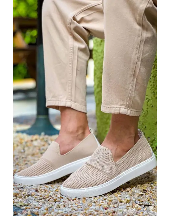 Stil Sahibi Bej Triko Yüksek Taban Bağcıksız Ayakkabı