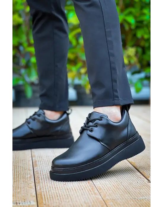 Çarpıcı Siyah Taban Bağcıklı Ayakkabı