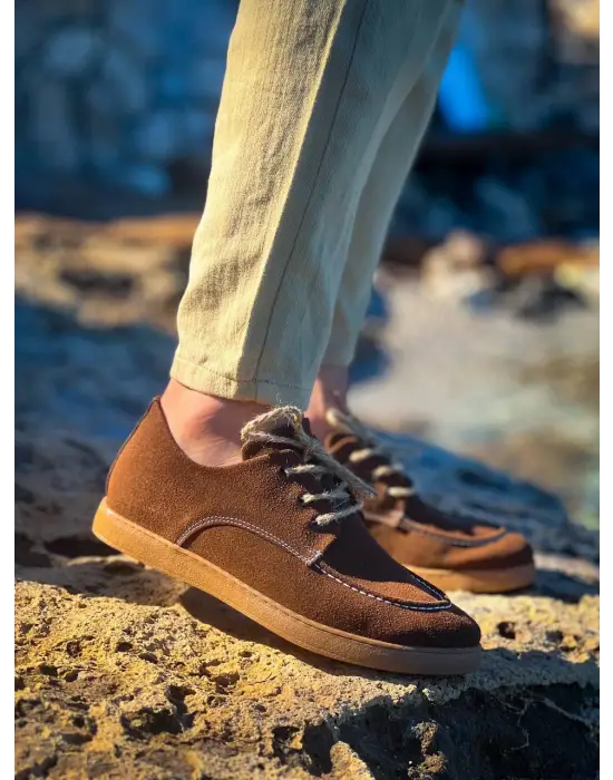 Omarı Rahatlık ve Şıklıkta Öncü: Kahve Süet Bağcıklı Erkek Ayakkabı