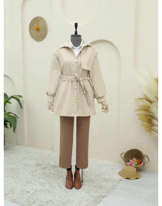 Omarı Elegan Broş Detaylı Bej Trençkot
