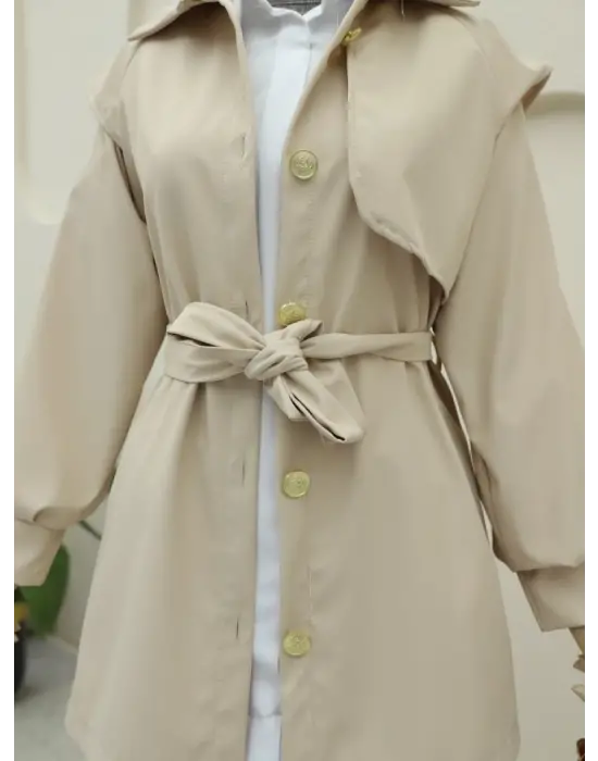 Omarı Elegan Broş Detaylı Bej Trençkot