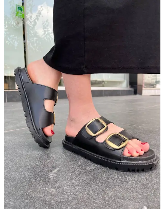 Çarpıcı Kadın Terlik