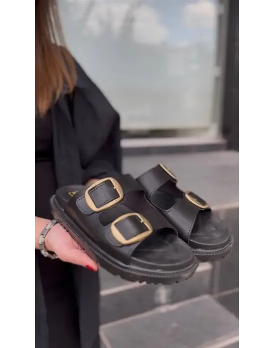 Çarpıcı Kadın Terlik