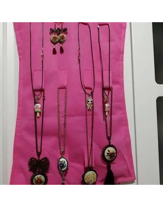 Omarı Modern Takı Saklama Çözümü - Pembe Elbise Şeklinde