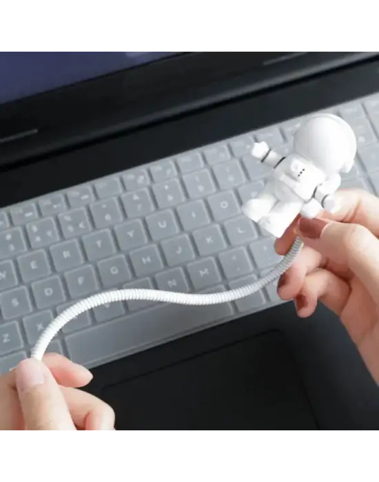 Omarı Aydınlatma Uzay Macerası: USB Astronot Gece Lambası