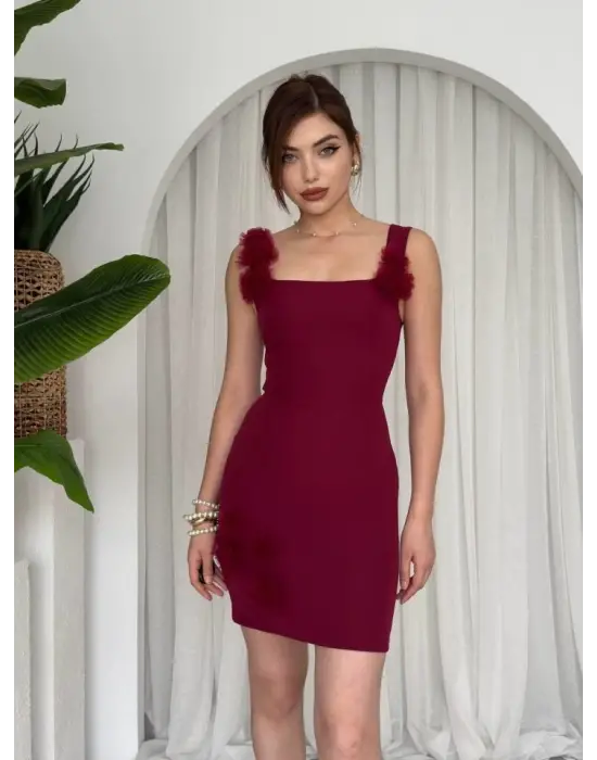 Omarı Bacakları Uzun Gösteren Siyah Mini Elbise