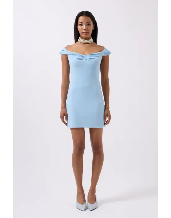 Omarı Şıklığıyla Etkileyen Omuz Askılı Mini Elbise