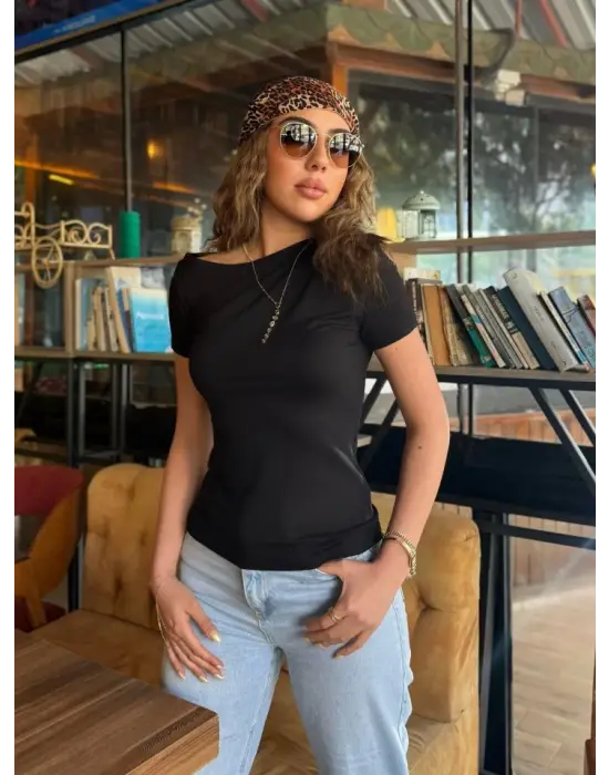 Omarı Şık Viskon Bluz Tek Omuzlu ve Büzgülü Tasarım