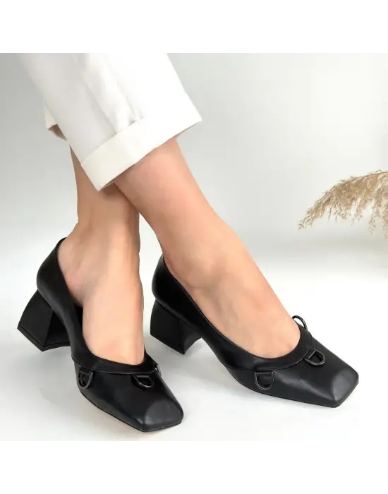 Göz Alıcı Topuklu Ayakkabı