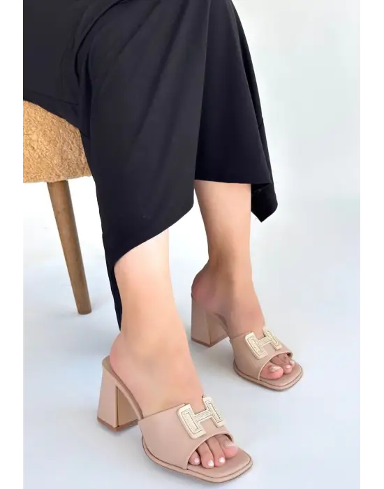 Caren Bej Cilt Topuklu Terlik