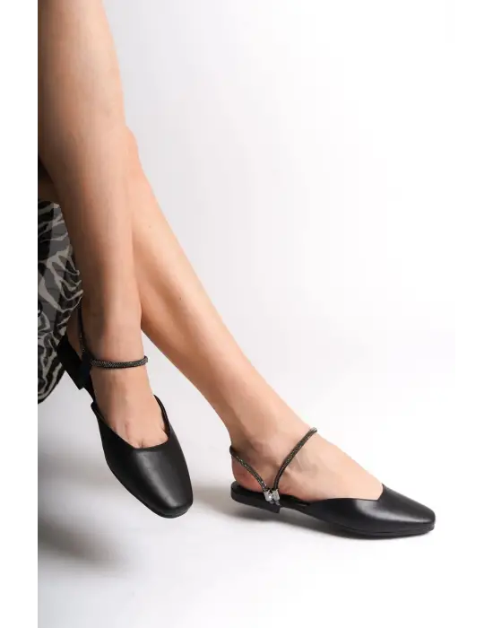 Rahat Tabanlı Taş Detaylı Bayan Babet