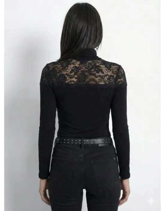 Çarpıcı Dantelli Kaşkorse Bluz