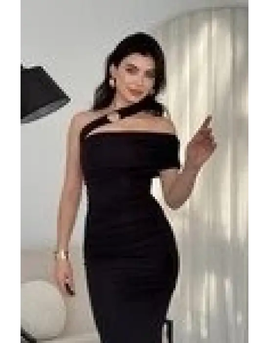 Omarı Çapraz Omuz Tasarımıyla Elegan Elbise