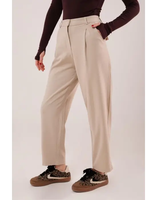 Omarı “Kadın Kapama Cep Detaylı Krem Pantolon”