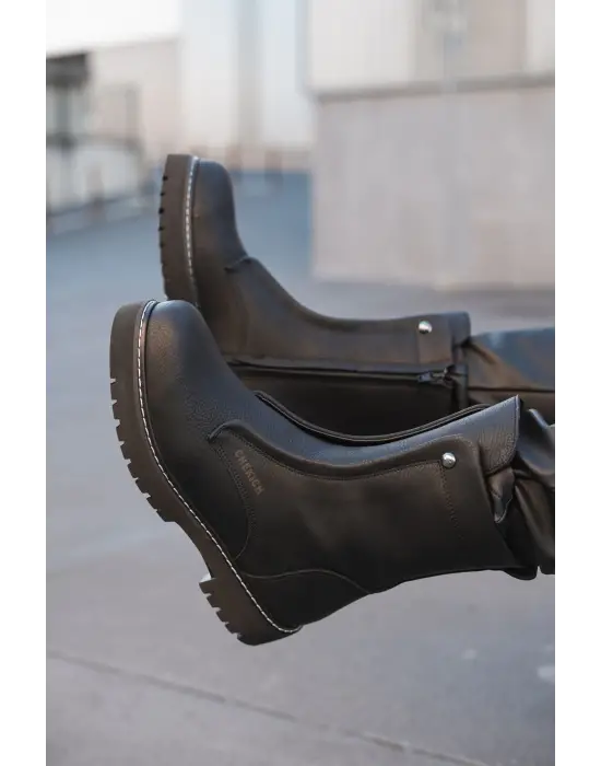 Omarı Siyah Renkli Quebec Erkek Bot