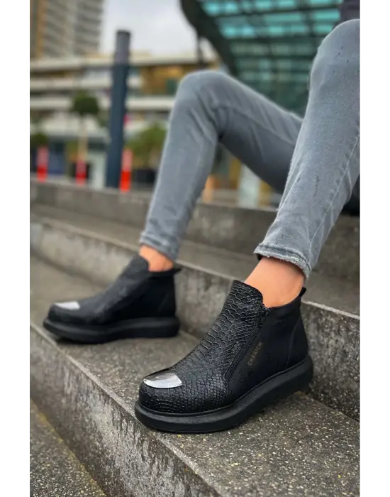 Omarı Güçlü ve Şık Erkek Bot Modeli