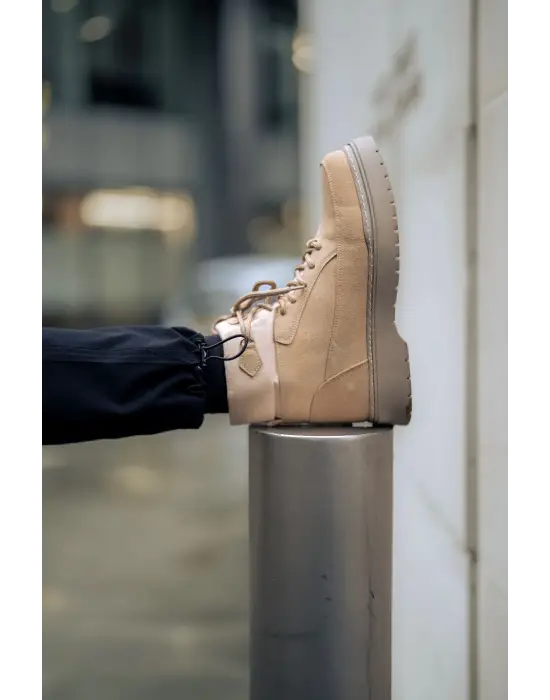 Omarı Dayanıklı ve Şık Erkek Bot - Doğa Yürüyüşleri İçin İdeal