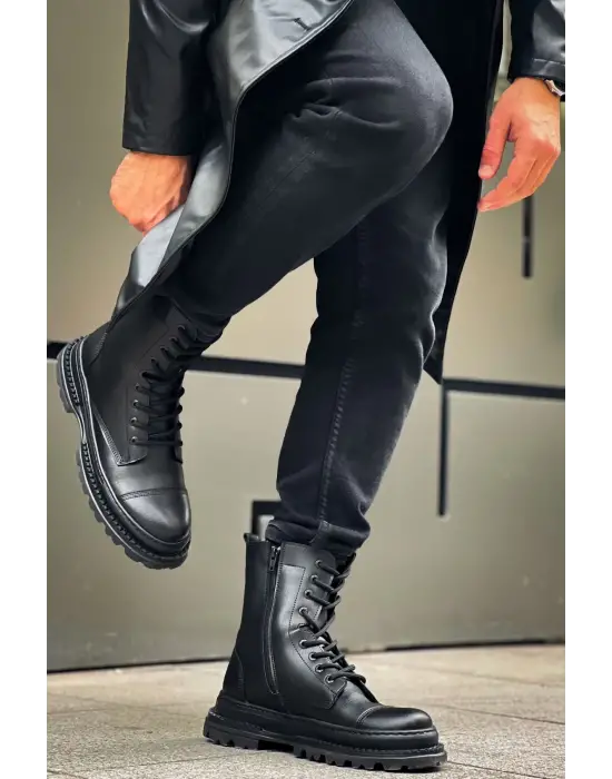 Omarı Güçlü ve Şık Siyah Erkek Bot