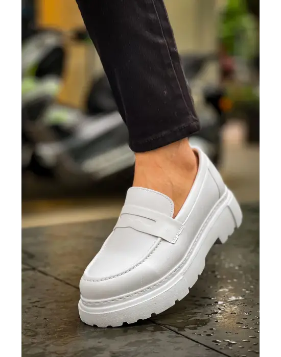 Omarı Hafif ve Şık Beyaz Erkek Ayakkabı