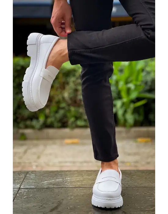 Omarı Hafif ve Şık Beyaz Erkek Ayakkabı