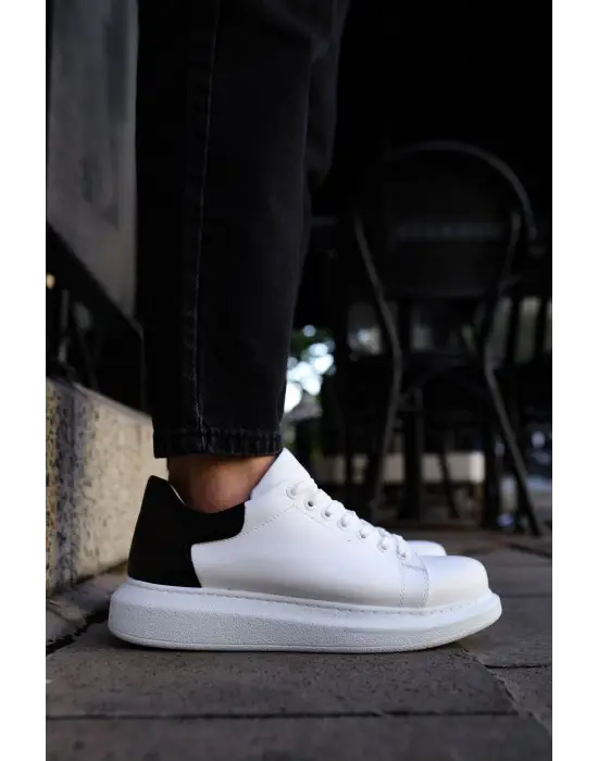 Omarı Rahat ve Şık Beyaz-Siyah Erkek Ayakkabı