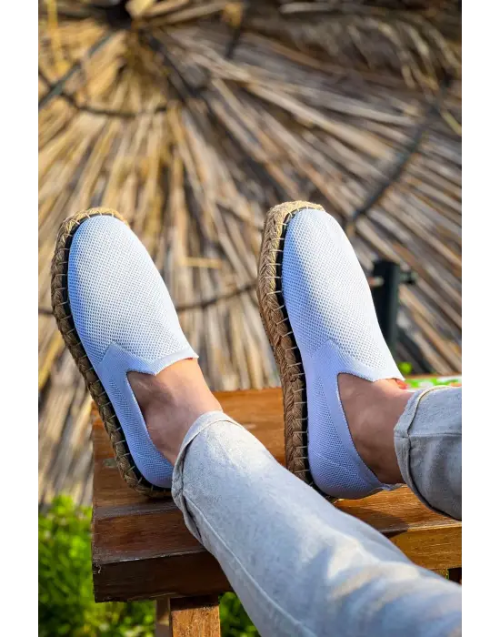 Omarı Hafif ve Şık Erkek Beyaz Triko Ayakkabı