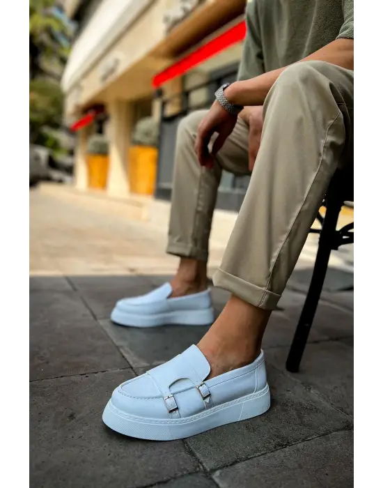 Omarı Spor ve Şık Tasarımıyla Beyaz Erkek Ayakkabı