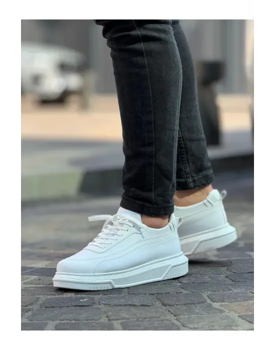 Omarı Hafif ve Şık Beyaz Erkek Sneaker