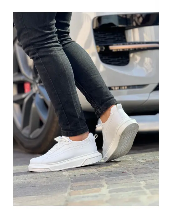 Omarı Hafif ve Şık Beyaz Erkek Sneaker